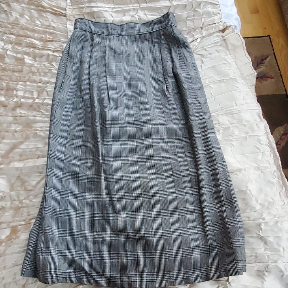Houndstooth Skirt with front pocket back pleat P2